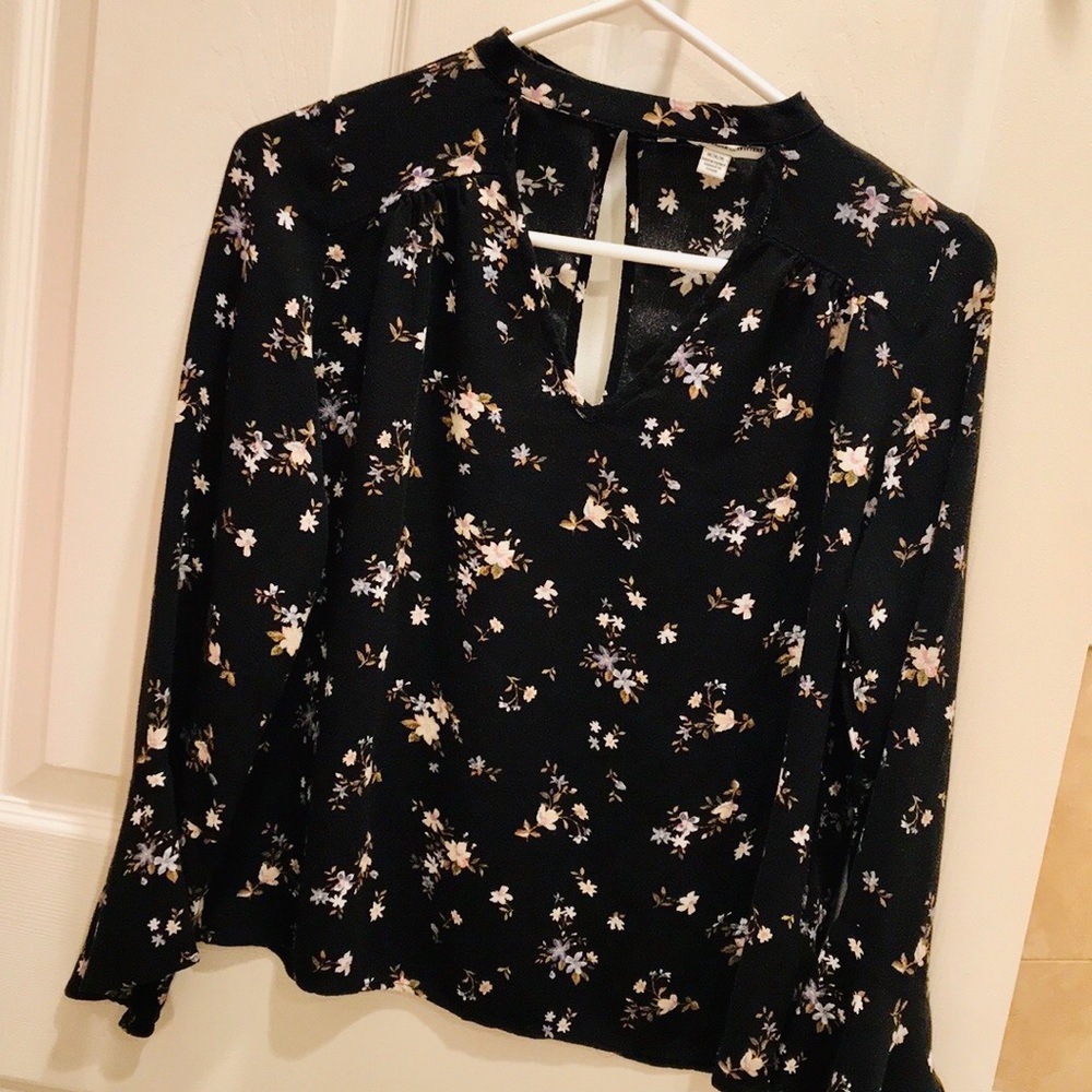 AE Choker V-neck Floral Top with Bell Sleeves